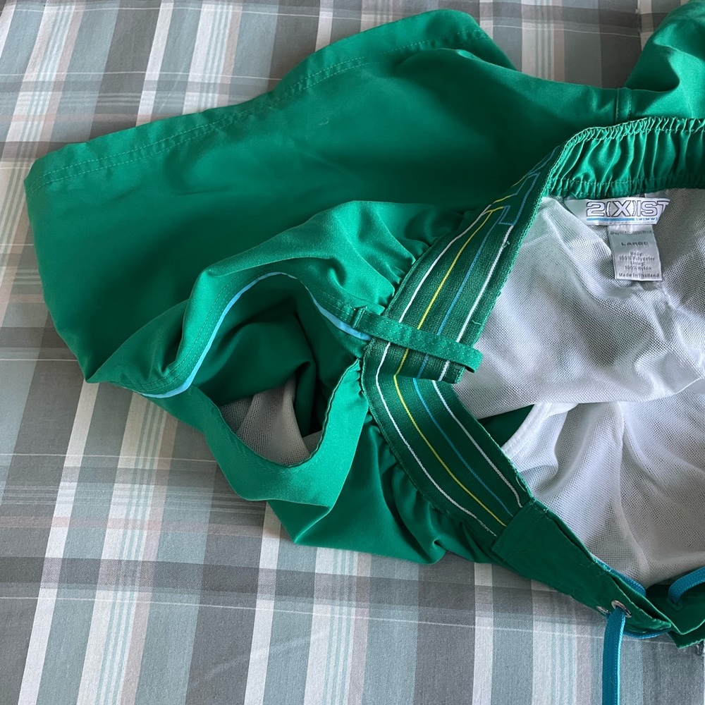 Mens 2 Xist swim shorts green in color large - Picture 9 of 10